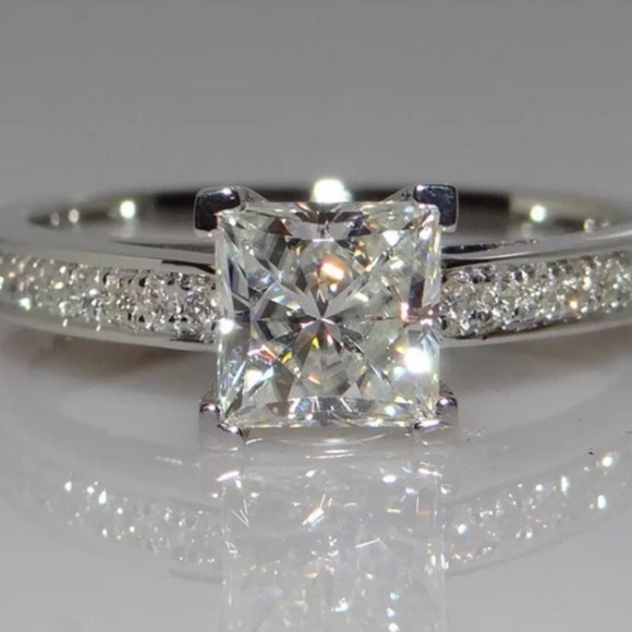 Princess cut sterling silver ring - Picture 2 of 3